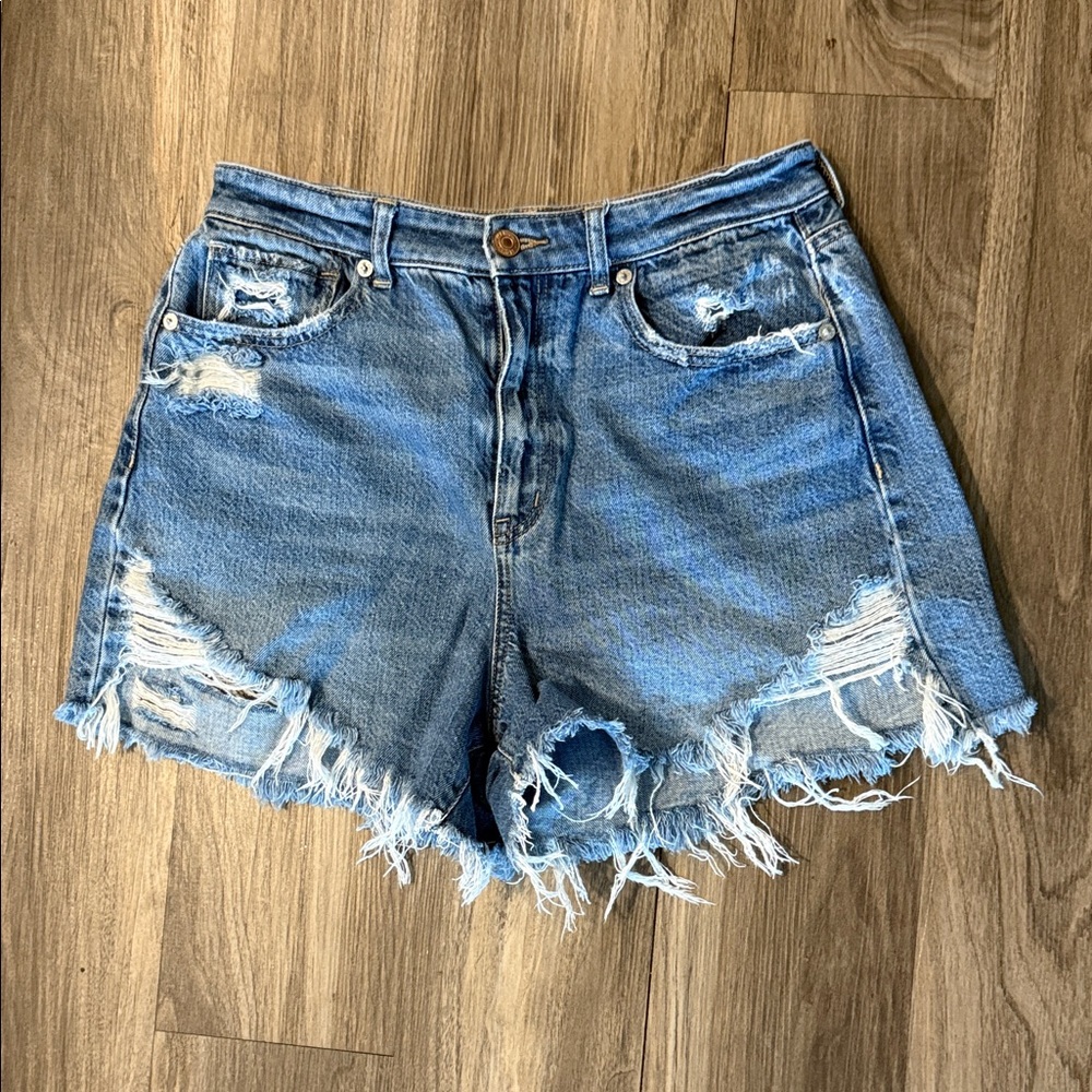 American Eagle Highest Rise Mom Short